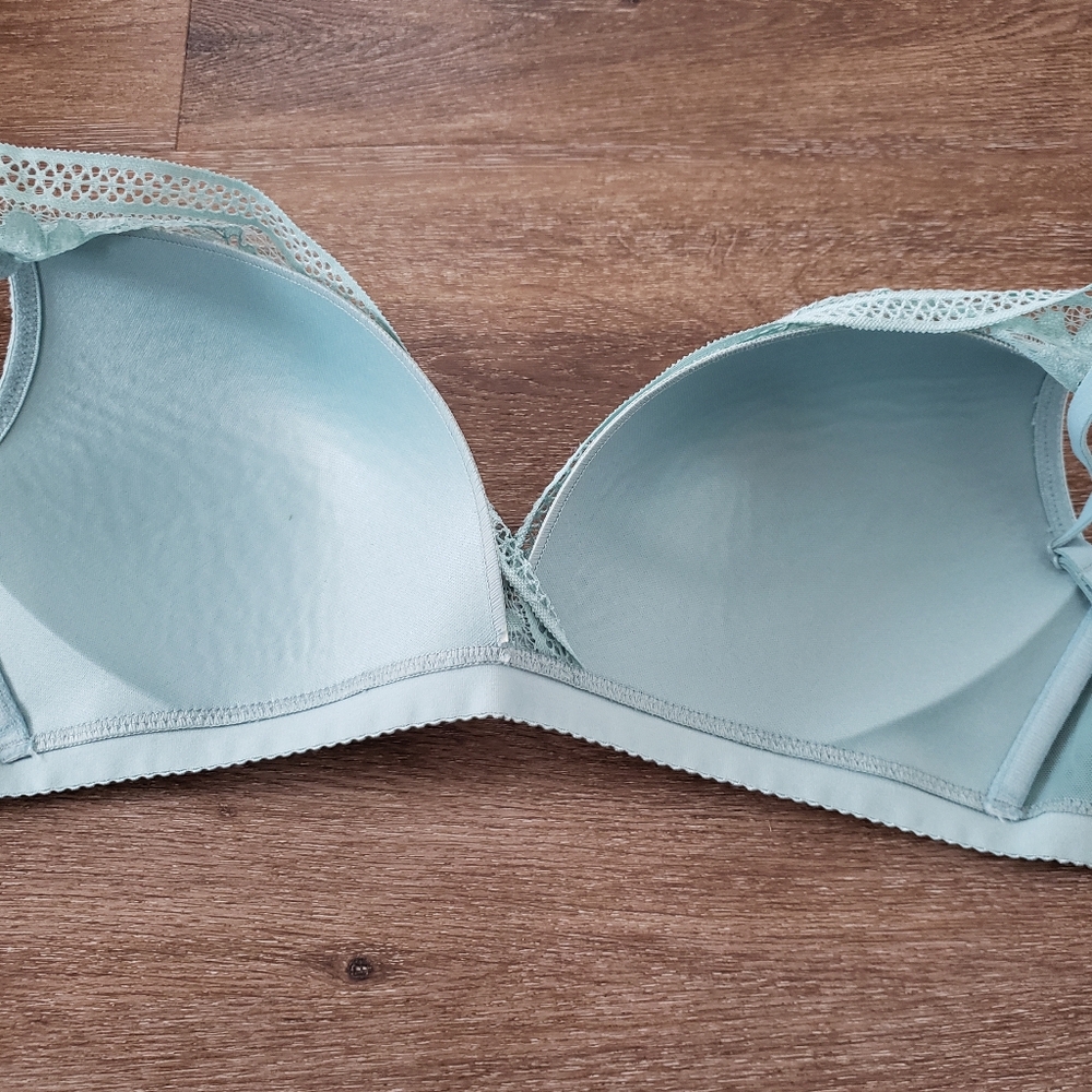 Knix Deep V Lace Bralette in Sage, Size Large 36A 36B 36C - Picture 13 of 16
